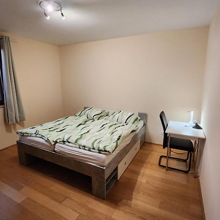 Perchtoldsdorf Schnell-Bahn / Bahnhof Liesing Apartment Bagian luar foto