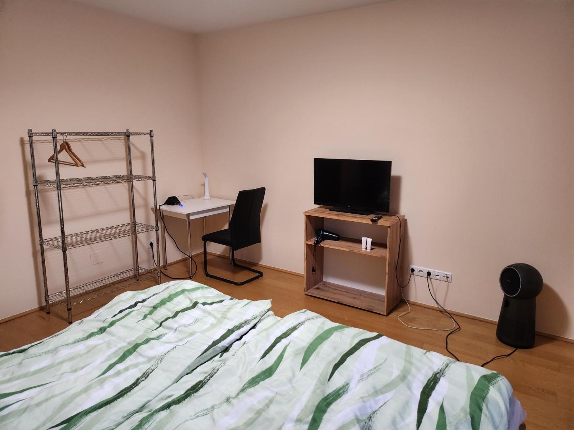 Perchtoldsdorf Schnell-Bahn / Bahnhof Liesing Apartment Bagian luar foto