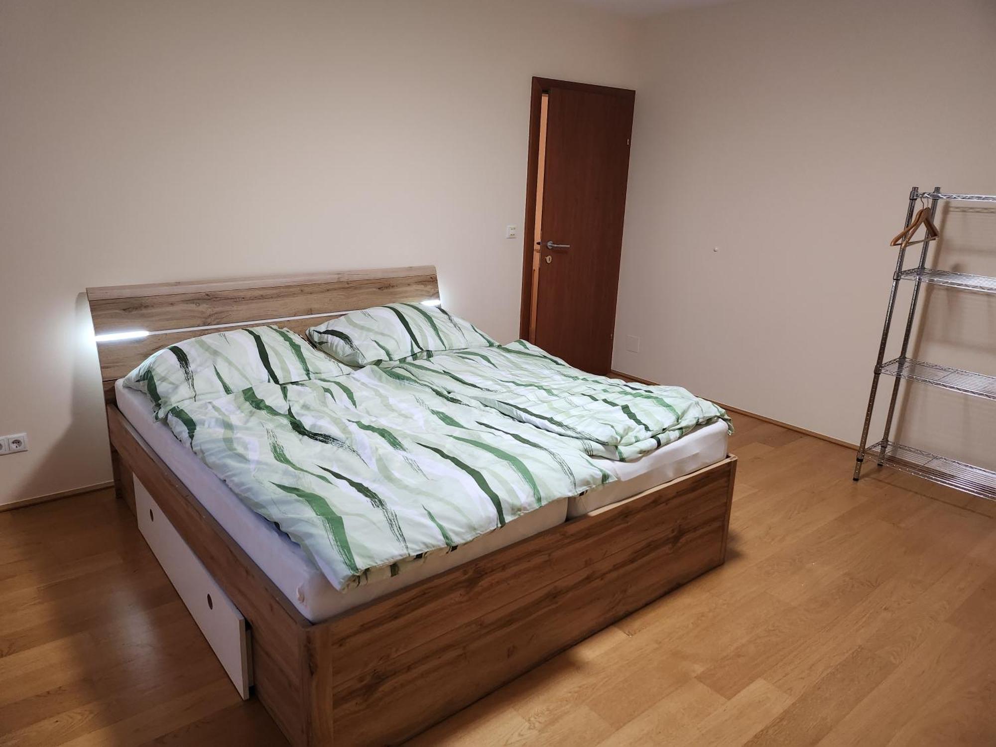 Perchtoldsdorf Schnell-Bahn / Bahnhof Liesing Apartment Bagian luar foto