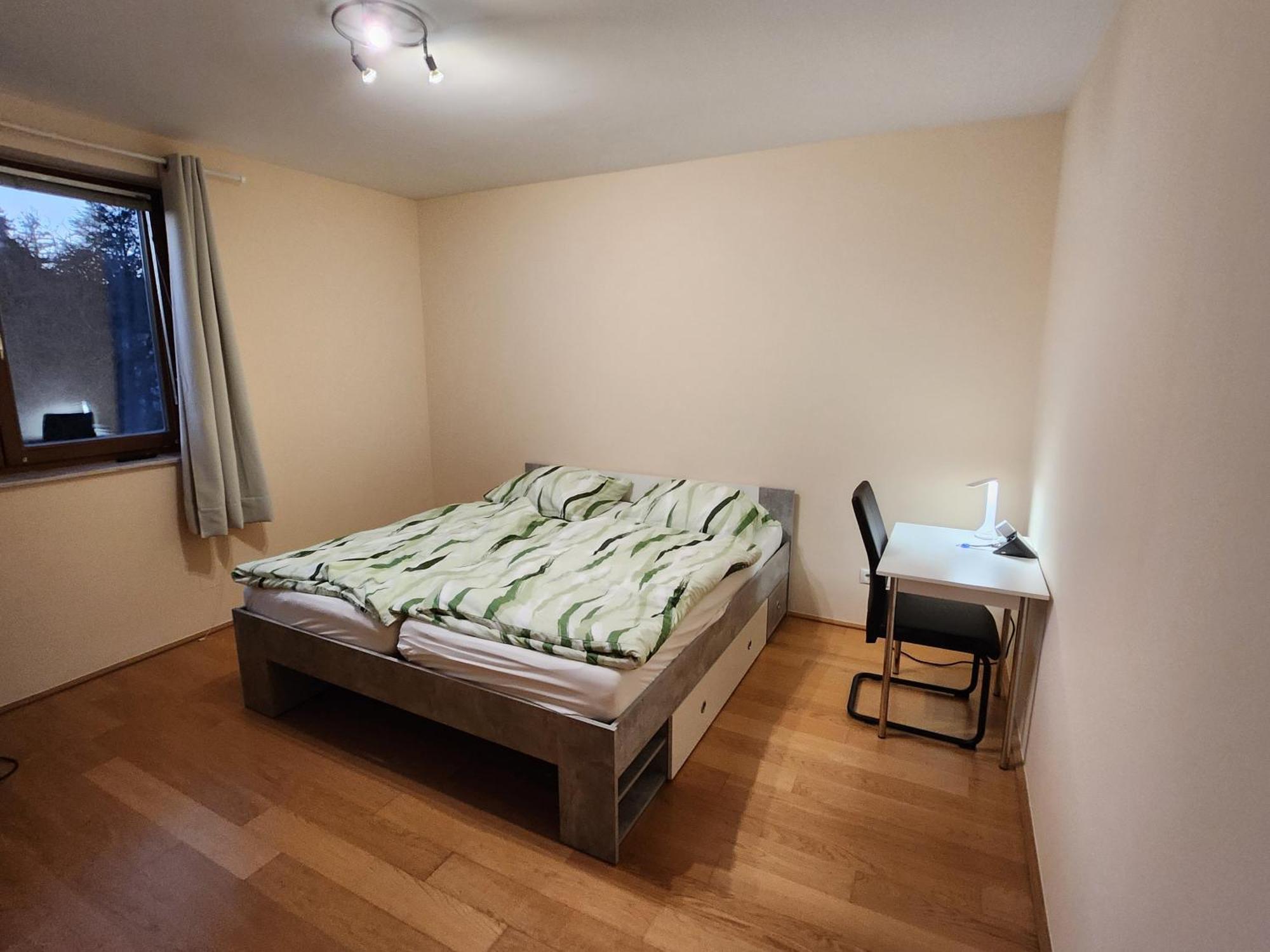 Perchtoldsdorf Schnell-Bahn / Bahnhof Liesing Apartment Bagian luar foto
