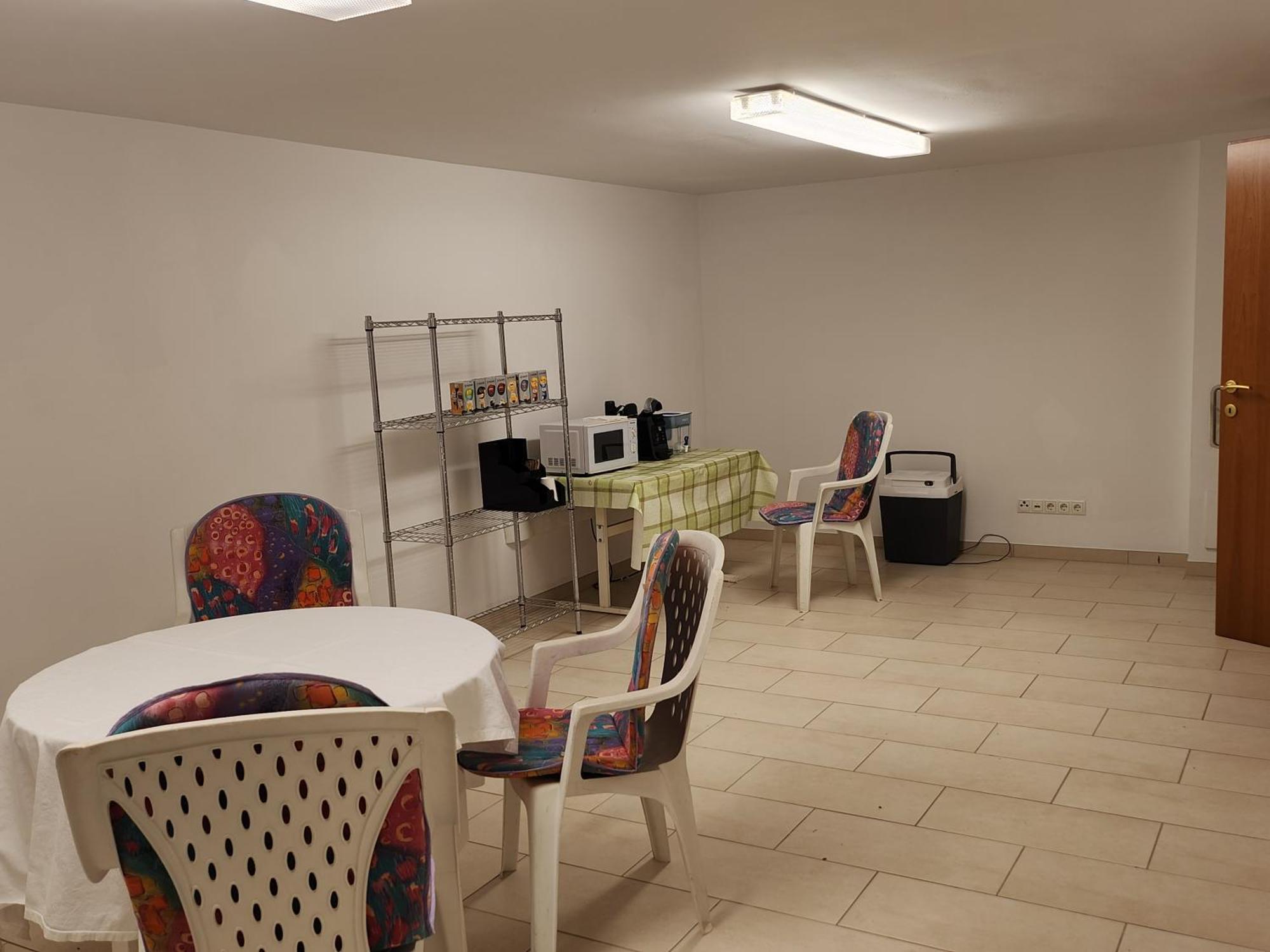 Perchtoldsdorf Schnell-Bahn / Bahnhof Liesing Apartment Bagian luar foto