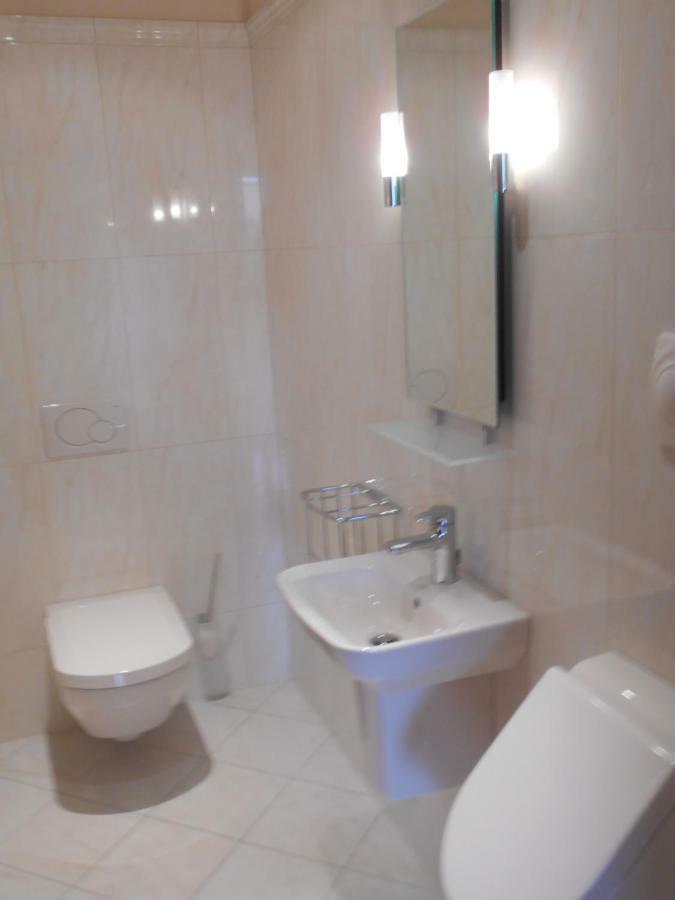 Perchtoldsdorf Schnell-Bahn / Bahnhof Liesing Apartment Bagian luar foto