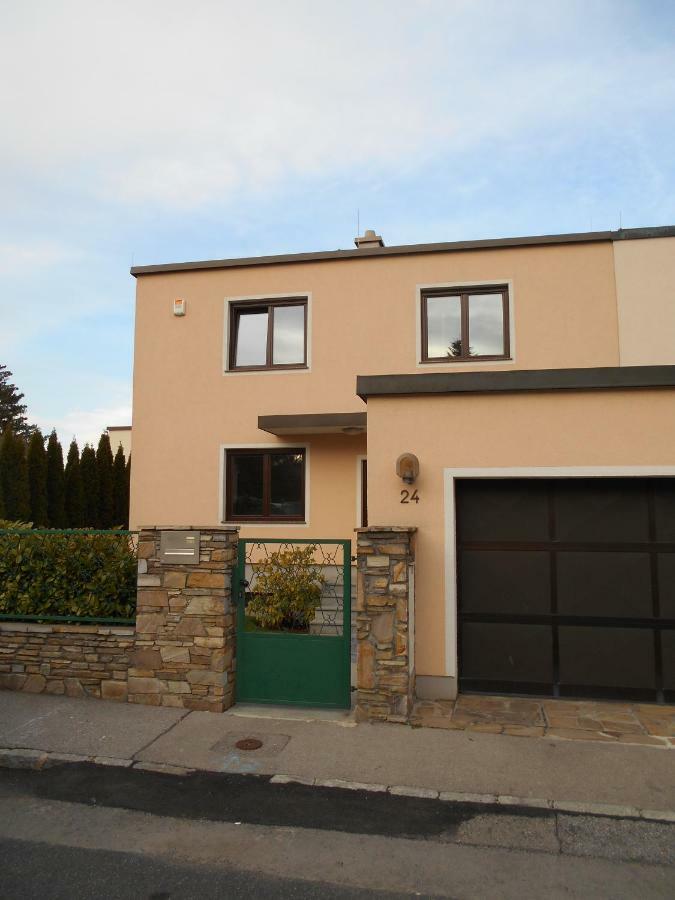 Perchtoldsdorf Schnell-Bahn / Bahnhof Liesing Apartment Bagian luar foto