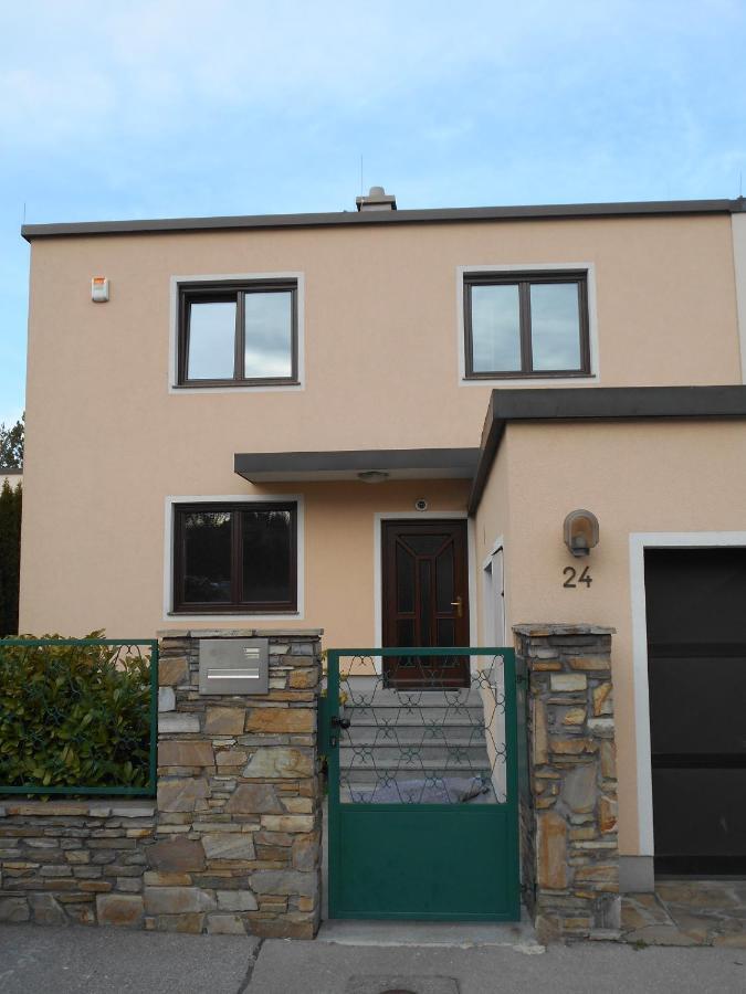 Perchtoldsdorf Schnell-Bahn / Bahnhof Liesing Apartment Bagian luar foto