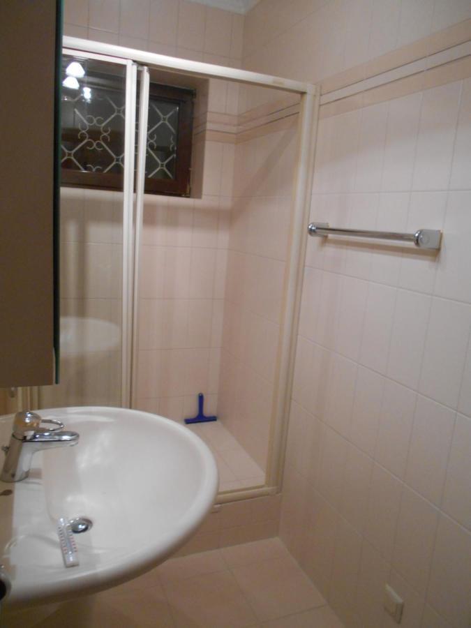 Perchtoldsdorf Schnell-Bahn / Bahnhof Liesing Apartment Bagian luar foto